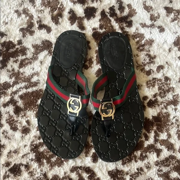 Women’s GG Gucci Black Flip Flops with Signature Straps - Picture 5 of 15